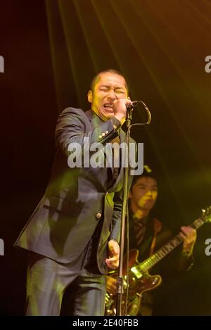 Groupe de funk japonais, Ryo Nakata d'Osaka Monaurail se présentant à Womad, Charlton Park, Royaume-Uni. 26 juillet 2015 Banque D'Images