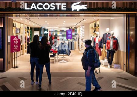 Marque de v tements fran aise Lacoste magasin et logo vu Hong