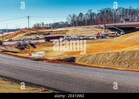 Photo horizontale d'une nouvelle route en construction dans le Tennessee. Banque D'Images