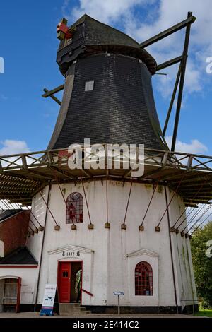 HØJER, TØNDER, JUTLAND, DANEMARK - 16 AOÛT 2019 : moulin historique Højer Mølle de 1857 au Musée Sønderjylland. Banque D'Images