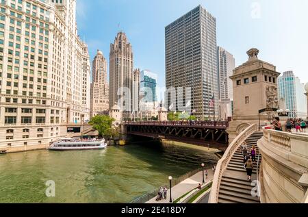 Chicago, Illinois, États-Unis - 24 août 2014 : sortie en bateau Wendella sur la rivière Chicago dans le centre-ville de Chicago, États-Unis Banque D'Images