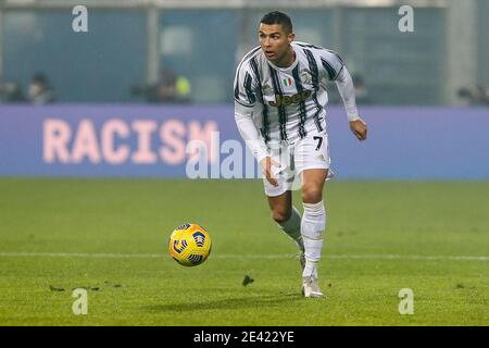 Cristiano Ronaldo, l'attaquant portugais de Juventus, contrôle le ballon lors de la supercup italienne nommée PS5 Supercup football Match SSC Napoli vs Juventus FC. Juventus a gagné 2-0 Banque D'Images