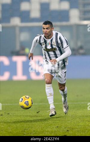 Cristiano Ronaldo, l'attaquant portugais de Juventus, contrôle le ballon lors de la supercup italienne nommée PS5 Supercup football Match SSC Napoli vs Juventus FC. Juventus a gagné 2-0 Banque D'Images