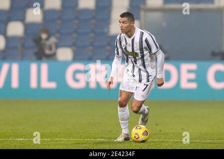 Cristiano Ronaldo, l'attaquant portugais de Juventus, contrôle le ballon lors de la supercup italienne nommée PS5 Supercup football Match SSC Napoli vs Juventus FC. Juventus a gagné 2-0 Banque D'Images