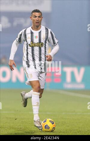 Cristiano Ronaldo, l'attaquant portugais de Juventus, contrôle le ballon lors de la supercup italienne nommée PS5 Supercup football Match SSC Napoli vs Juventus FC. Juventus a gagné 2-0 Banque D'Images