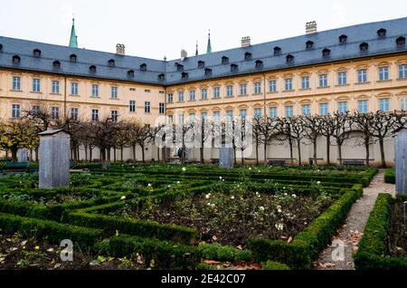 Bamberg, Allemagne, novembre 2020. Vue sur la roseraie dans la cour intérieure de la nouvelle résidence à bamberg, Allemagne. Banque D'Images