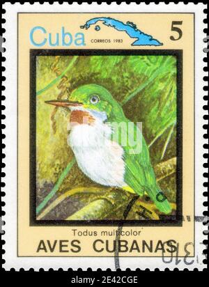 Saint-Pétersbourg, Russie - 05 décembre 2020 : timbre imprimé à Cuba avec l'image de la Tody cubaine, Todus multicolore, vers 1983 Banque D'Images