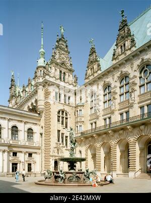 Intenhof mit Hygieia-Brunnen von Joseph von Kramer (1895-1896) Banque D'Images