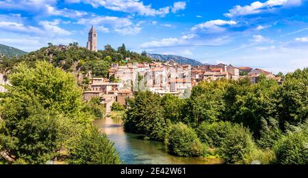 Village médiéval d'Olargues dans la vallée de l'Orb dans le Haut-Languedoc en Occitania, France Banque D'Images