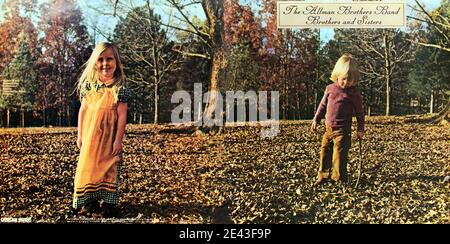 The Allman Brothers Band: 1974. LP total couverture avant et arrière: Frères et sœurs Banque D'Images