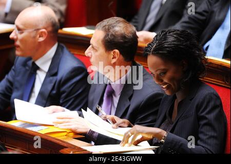 Rama Yade, ministre française des Affaires étrangères et des droits de l'homme, Eric Besson, ministre de l'Immigration, de l'intégration, de l'identité nationale et du développement de soutien, et Bernard Laporte, ministre français des Sports, de la Jeunesse et des associations, assistent à une séance hebdomadaire à l'Assemblée nationale à Paris, en France, le 31 mars 2009. Photo de Thierry Orban/ABACAPRESS.COM Banque D'Images