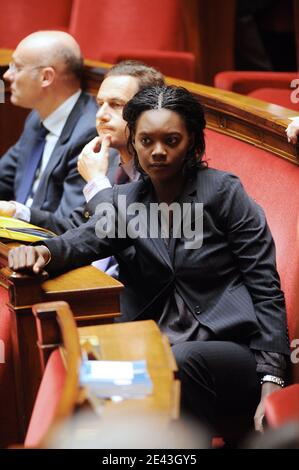 Rama Yade, ministre française des Affaires étrangères et des droits de l'homme, Eric Besson, ministre de l'Immigration, de l'intégration, de l'identité nationale et du développement de soutien, et Bernard Laporte, ministre français des Sports, de la Jeunesse et des associations, assistent à une séance hebdomadaire à l'Assemblée nationale à Paris, en France, le 31 mars 2009. Photo de Thierry Orban/ABACAPRESS.COM Banque D'Images