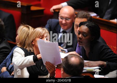 Valérie Letard, ministre junior des Affaires étrangères et des droits de l'Homme, Rama Yade, ministre de l'Immigration, de l'intégration, de l'identité nationale et du développement de soutien, Eric Besson, et Bernard Laporte, ministre junior des Sports, de la Jeunesse et des associations, assistent à une session hebdomadaire à l'Assemblée nationale à Paris, France, Le 31 mars 2009. Photo de Thierry Orban/ABACAPRESS.COM Banque D'Images