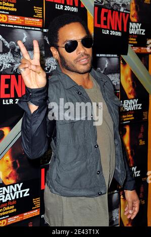 LE chanteur AMÉRICAIN Lenny Kravitz fait la promotion de sa prochaine tournée européenne et du lancement du "Let Love Rule 20e anniversaire" au studio TSF d'Aubervilliers (Nord de Paris), France, le 6 avril 2009. Photo de Stephane Reix/ABACAPRESS.COM Banque D'Images