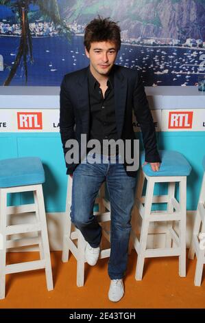 Renan Luce arrive à la première de 'OSS 117: Rio ne repond plus', qui s'est tenue au Cinéma Gaumont Capucines à Paris, France, le 7 avril 2009. Photo de Thierry Orban/ABACAPRESS.COM Banque D'Images