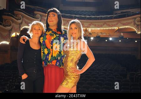 Claire Gerard, Alil Vardar et Eve Angeli, qui jouent le rôle 'le Clan des divorcees', mis en scène par Alil Vardar au Palace Theatre, à Paris, en France, le 8 avril 2009. Photo de Thierry Orban/ABACAPRESS.COM Banque D'Images
