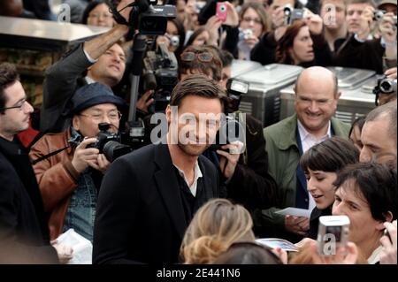 Hugh Jackman pose devant la Tour Eiffel lors de la séance photo « X-Men Origins: Wolverine », qui s'est tenue au café de l'Homme à Paris, en France, le 17 avril 2009. Photo de Thierry Orban/ABACAPRESS.COM Banque D'Images