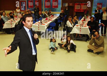 Benoit Hamon, porte-parole du Parti socialiste (PS) et candidat aux élections europeennes en Ile-de-France participe à la soirée des socialistes de l'Arrageois a Sainte-Catherine dans le pas-de-Calais, France le 17 avril, 2009. Photo Mikael Libert/ABACAPRESS.COM Banque D'Images