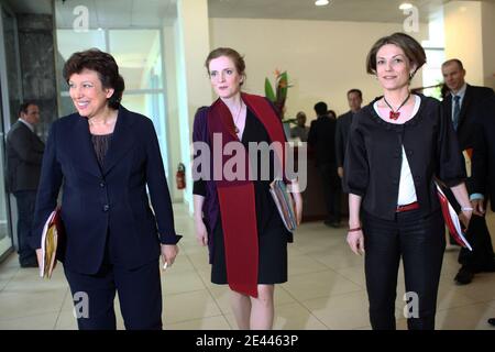 La ministre française de la Santé, de la Jeunesse et des Sports, Roselyne Bachelot, la ministre junior de la planification prospective, de l'évaluation des politiques publiques et du développement de l'économie numérique, Nathalie Kosciusko Morizet et la secrétaire d'État à l'Environnement, Chantal Jouanno, donnent une conférence de presse à Paris, en France, le 22 avril 2009. Photo de Thibault Camus/ABACAPRESS.COM Banque D'Images