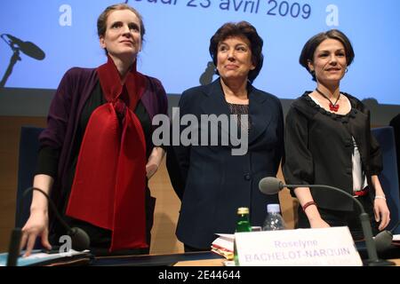 La sous-ministre française de la planification prospective, de l'évaluation des politiques publiques et du développement de l'économie numérique Nathalie Kosciusko Morizet, ministre de la Santé, de la Jeunesse et des Sports Roselyne Bachelot et secrétaire d'État à l'Environnement Chantal Jouanno donnent une conférence de presse à Paris, France, le 22 avril 2009. Photo de Thibault Camus/ABACAPRESS.COM Banque D'Images