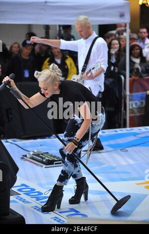 Le chanteur Gwen Stefani of No Doubt se produit sur la série de concerts « Today » de NBC au Rockefeller Plaza à New York City, NY, États-Unis, le 1er mai 2009. Photo de Gregorio Binuya/ABACAPRESS.COM Banque D'Images