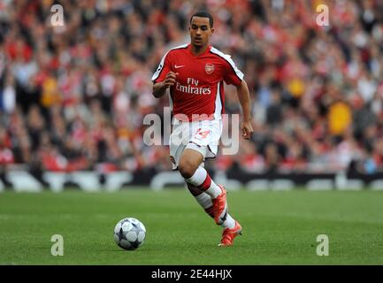 Theo Walcott d'Arsenal lors du match de football de l'UEFA Champions League, demi-finale, second Leg, Arsenal vs Manchester United au stade Emirates de Londres, Royaume-Uni, le 5 mai 2009. Manchester United a gagné 3-1. Photo de Steeve McMay/ABACAPRESS.COM Banque D'Images