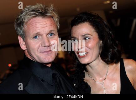 Le chef de renom Gordon Ramsay et sa femme Tana Ramsay assistent au dîner des correspondants de la Maison Blanche le 9 mai 2009 à l'hôtel Hilton de Washington, DC. ÉTATS-UNIS. Photo par Olivier Douliery/ABACAPRESS.COM Banque D'Images