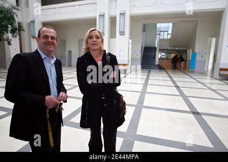 Marine le Pen lors du procès ses agresseurs presenmes au Palais de Justice de Bethune, France, le 11 Mai, 2009. Ils disposent de juges pour les propos diffamaires tenus a l'contraste de la numero deux du Front National (FN) ainsi qu'un coup de feu pneu en l'ai Banque D'Images