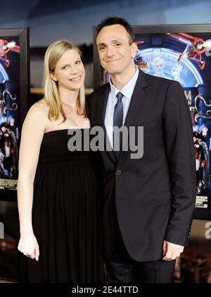 Actror Hank Azaria et sa femme enceinte Katie Wright assistent à la première du film 'Night at the Museum 2' au musée Smithsonian 'Air and Space' à Washington, DC, Etats-Unis le 14 mai 2009. Photo par Olivier Douliery/ABACAPRESS.COM Banque D'Images