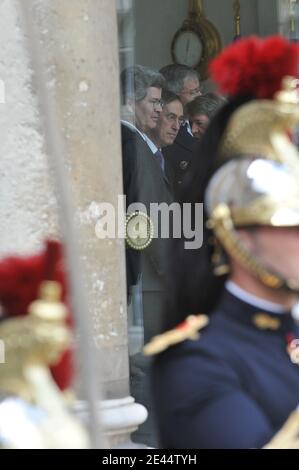 Le conseiller diplomatique du Président français et Sherpa Jean-David Levitte et Secrétaire général de l'Elysée Claude Guant à l'Elysée Palace à Paris, France, le 15 mai 2009. Photo de Mousse/ABACAPRESS.COM Banque D'Images