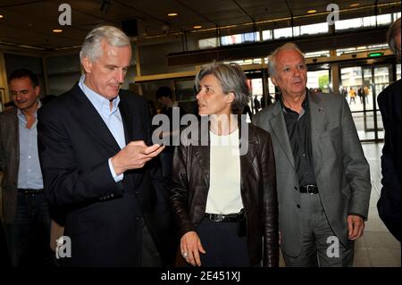 Michel Barnier, ministre français de l'Agriculture, chef de la liste du parti de droite au pouvoir de l'UMP pour les élections européennes en Ile-de-France (région de Paris), Claudie Haignere Presidente de la Cité des Sciences et Jean-Marie Cavada visitent la Cité des Sciences de la Villette pendant la nuit européenne des musées à Paris, France le 16 mai 2009. Photo de Mousse/ABACAPRESS.COM Banque D'Images