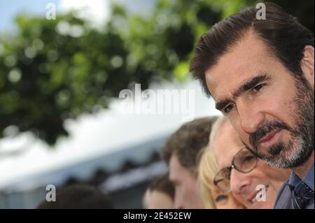 Eric Cantona participe au photocall « à la recherche d'Eric » qui s'est tenu au Palais des Festivals lors du 62e Festival international du film de Cannes à Cannes, en France, le 18 mai 2009. Photo de Nebinger-Orban/ABACAPRESS.COM Banque D'Images