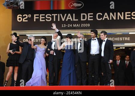 Rossy de Palma, Pedro Almodovar, Penelope Cruz, Lluis Homar, Blanca Portillo, José Luis Gomez et Tamar Novas arrivent à la projection de 'Los Abrazos Rotos' lors du 62e Festival de Cannes au Palais des Festivals de Cannes, France, le 19 mai 2009. Photo de Nebinger-Orban/ABACAPRESS.COM Banque D'Images