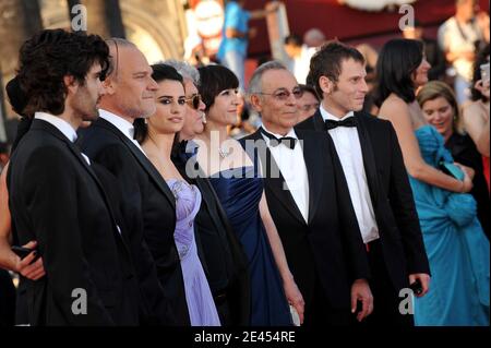 Rossy de Palma, Pedro Almodovar, Penelope Cruz, Lluis Homar, Blanca Portillo, José Luis Gomez et Tamar Novas arrivent à la projection de 'Los Abrazos Rotos' lors du 62e Festival de Cannes au Palais des Festivals de Cannes, France, le 19 mai 2009. Photo de Nebinger-Orban/ABACAPRESS.COM Banque D'Images