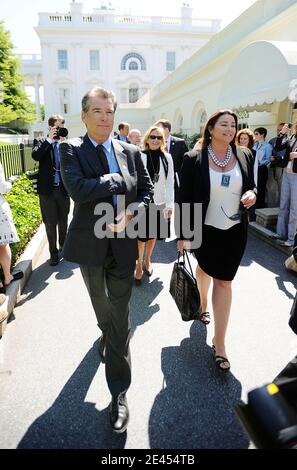 L'acteur Pierce Brosnan et sa femme Keely Shaye-Smith ont fait une visite privée de la Maison Blanche à Washington, DC, Etats-Unis, le 19 mai 2009. Photo par Olivier Douliery/ABACAPRESS.COM Banque D'Images