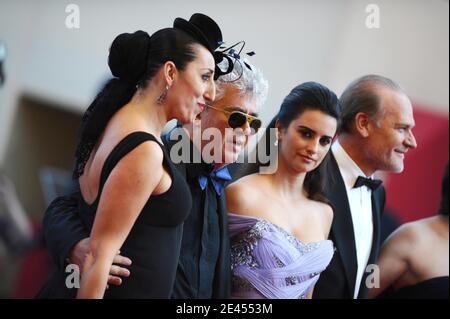 Rossy de Palma, Pedro Almodovar, Penelope Cruz, Lluis Homar arrive à la projection de 'Los Abrazos Rotos' lors du 62e Festival de Cannes, le 19 mai 2009. Photo de Lionel Hahn/ABACAPRESS.COM Banque D'Images