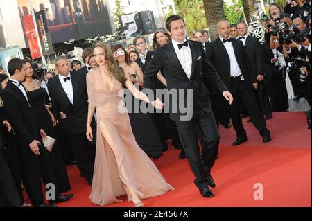 Brad Pitt et Angelina Jolie arrivent pour la projection des 'Inglourious Basterdss' lors du 62e Festival de Cannes au Palais des Festivals de Cannes, France, le 20 mai 2009. Photo de Nebinger-Orban/ABACAPRESS.COM Banque D'Images