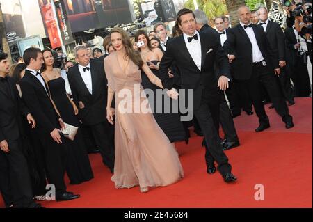 Brad Pitt et Angelina Jolie arrivent pour la projection des 'Inglourious Basterdss' lors du 62e Festival de Cannes au Palais des Festivals de Cannes, France, le 20 mai 2009. Photo de Nebinger-Orban/ABACAPRESS.COM Banque D'Images