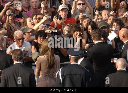 Brad Pitt et Angelina Jolie arrivent pour la projection des 'Inglourious Basterdss' lors du 62e Festival de Cannes au Palais des Festivals de Cannes, France, le 20 mai 2009. Photo de Gorassini-Guignebourg/ABACAPRESS.COM Banque D'Images