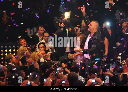 EXCLUSIF - Christian et Ira Audigier font la fête lors de la fête d'anniversaire de Christian Audigier tenue à la salle VIP lors du 62e Festival de Cannes au Palais des Festivals de Cannes, France, le 21 mai 2009. Photo de Bellak-Orban-Nebinger-Gorassini/ABACAPRESS.COM Banque D'Images