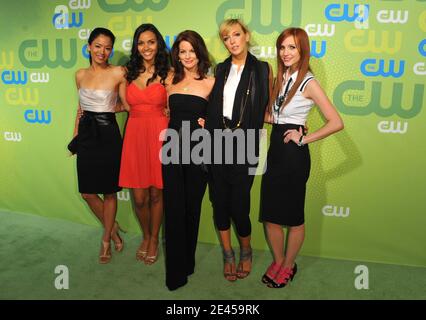 (G-D) les acteurs Stephanie Jacobsen, Jessica Lucas, Laura Leighton, Katie Cassidy et Ashlee Simpson à l'UpFront du réseau CW 2009 à Madison Square Garden à New York City, NY, États-Unis, le 21 mai 2009. Photo de Gregorio Binuya/ABACAPRESS.COM Banque D'Images