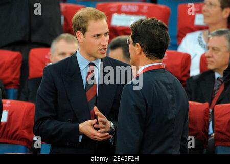 Président de l'Association de football Prince William avec le directeur de l'Angleterre Fabio Capello dans les tribunes avant le match de football final de la Ligue des champions de l'UEFA, FC Barcelone contre Manchester United au Stadio Olimpico à Rome, Italie, le 27 mai 2009. Barcelone a gagné 2-0. Photo de Henri Szwarc/ABACAPRESS.COM Banque D'Images