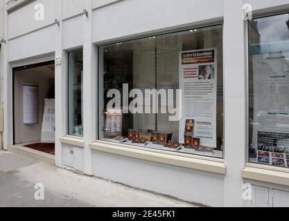 Paris' Scientologie 'Celebrity Centre' et librairie, rue Legendre, Paris, France le 27 mai 2009. L'Église de Scientologie en France est jugée en cour pour "fraude organisée" du 25 mai au 10 juin 2009 à Paris et pourrait être interdite en France, si elle est condamnée. La Scientologie, fondée aux États-Unis dans les années 1950 par l'écrivain de science-fiction L Ron Hubbard a attiré des stars comme Tom Cruise, John Travolta et feu Isaac Hayes, mais elle a été accusée dans certains pays de pratiques cultes et d'exploiter ses partisans financièrement. Photo de David Boyer/ABACAPRESS.COM Banque D'Images