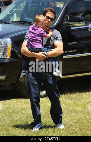 Mark Wahlberg arrive au Carnaval de la célébrité « A Time for Heroes », qui bénéficie à la Fondation Elizabeth Glaser Pediatric AIDS, tenue au Wadsworth Theatre de Westwood, Los Angeles, CA, États-Unis, le 7 juin 2009. Photo de Lionel Hahn/ABACAPRESS.COM Banque D'Images