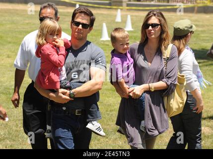 Mark Wahlberg arrive au Carnaval de la célébrité « A Time for Heroes », qui bénéficie à la Fondation Elizabeth Glaser Pediatric AIDS, tenue au Wadsworth Theatre de Westwood, Los Angeles, CA, États-Unis, le 7 juin 2009. Photo de Lionel Hahn/ABACAPRESS.COM Banque D'Images