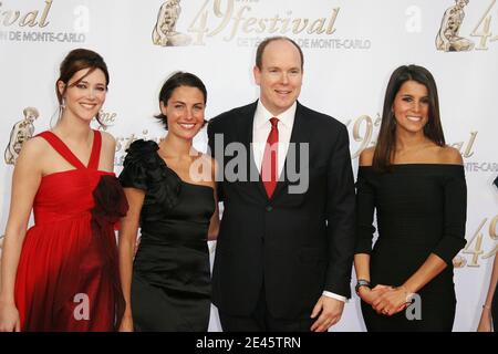 Sandra Lou, Alessandra Sublet, SAS Prince Albert de Monaco et Karine Ferri arrivent à la cérémonie d'ouverture du 49e Festival de télévision de Monte-Carlo à Monaco le 7 juin 2009. Photo de Denis Guignebourg/ABACAPRESS.COM Banque D'Images