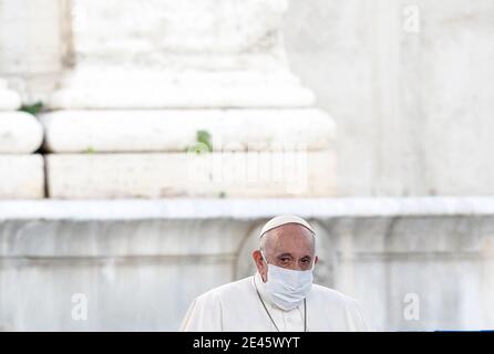 Rome, Italie, 20 octobre 2020. Le pape François assiste à une cérémonie interreligieuse promue par la communauté de Saint-Egidio sur la Piazza del Campidoglio. Banque D'Images