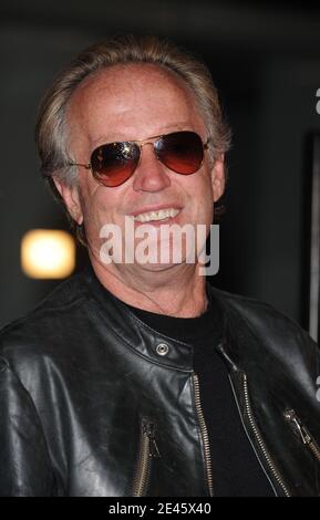 Photo du fichier - « Peter Fonda assiste à la première de « tout ce qui fonctionne » de Woody Allen au Pacific Design Center. Los Angeles, le 8 juin 2009. Peter Fonda, l'étoile, co-auteur et producteur du culte classique de 1969 Easy Rider, est mort à l'âge de 79 ans. Peter Fonda faisait partie d'une famille de vétérans hollywoodiens. En plus d'être le frère de Jane Fonda, il était aussi le fils de l'acteur Henry Fonda, et le père de Bridget, également un acteur. Photo de Lionel Hahn/ABACAPRESS.COM (photo: Peter Fonda)' Banque D'Images