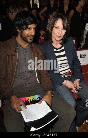 Les membres du jury, Vikash Dhorasoo et Chantal Lauby, posent lors de la conférence de presse du Festival Paris Cinéma au Cityhall de Paris, France, le 12 juin 2009. Photo de Giancarlo Gorassini/ABACAPRESS.COM Banque D'Images