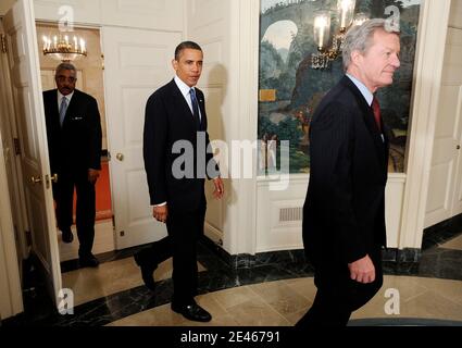 LE président AMÉRICAIN Barack Obama parle de la baisse du coût des médicaments pour les personnes âgées le 22 juin 2009 dans la salle de réception diplomatique de la Maison Blanche à Washington, DC. De gauche à droite : Barry Rand, PDG de l'AARP, le sénateur Max Baucus, D-MT, et le sénateur Chris Dodd, D-CT. Photo d'Olivier Douliery/ABACAPRESS.COM (en photo : Barry Rand, Barack Obama, Max Baucus) Banque D'Images